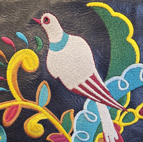 Patricia Nash cassini Birds of Paradise embroidered wristlet includes dust bag. - Picture 5 of 6